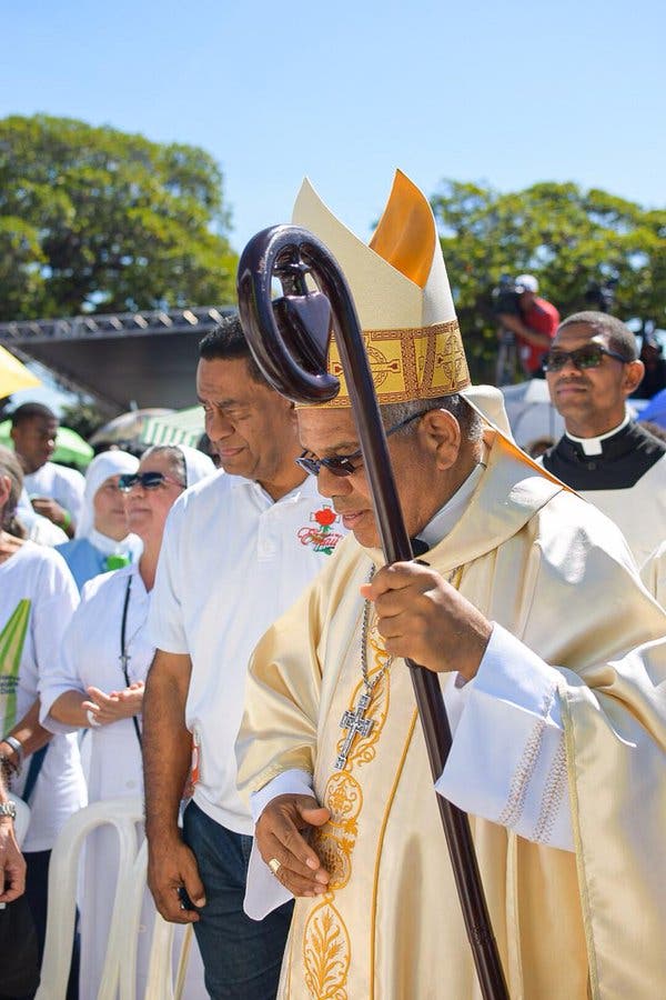 Arzobispo Francisco Ozoria: «Si la familia llega a ser una iglesia, entonces la humanidad será una familia»