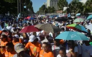 Miles de personas participan en la caminata «Un Paso Por Mi Familia»