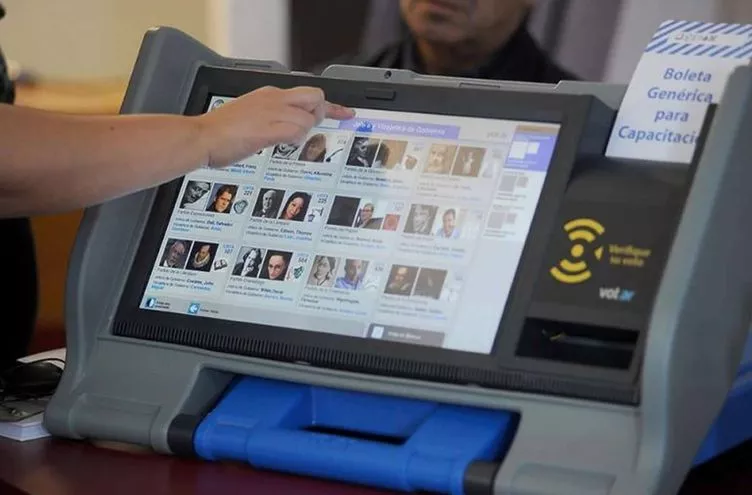 El voto electrónico en comicios paraguayos deviene en todo un enredo político