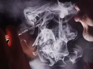 Marihuana líquida para «vapeo», el nuevo negocio de los narcos