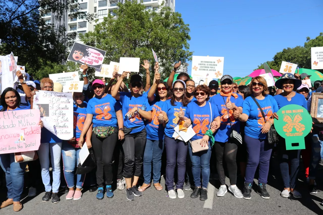 PRM participa en Marcha de las Mariposas y emite manifiesto de apoyo a la mujer 