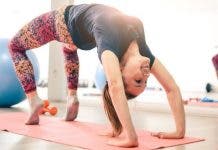 Por qué el yoga puede causarte «graves problemas de cadera»