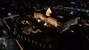 Encienden las luces de Navidad en el Palacio Nacional