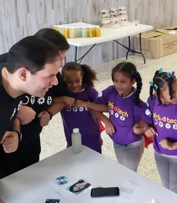 Mastercard motiva a niñas estudiar ciencias