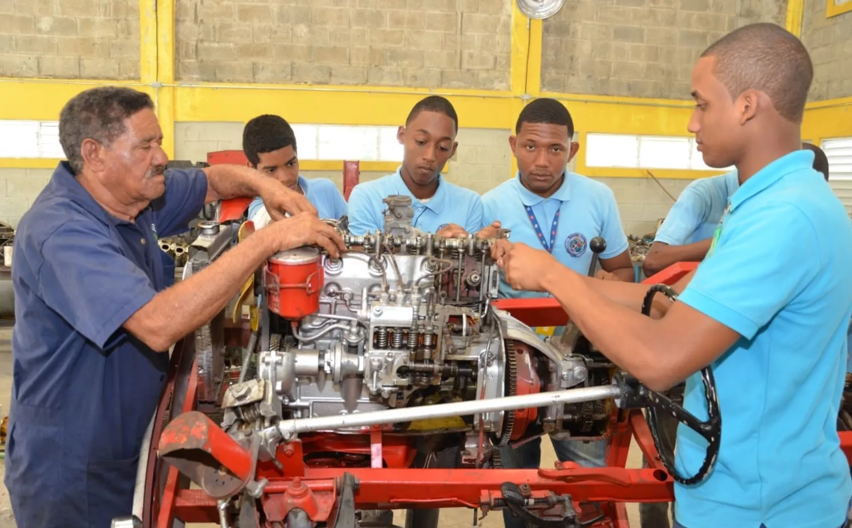 Escuelas Vocacionales han capacitado a más de 260 mil en sus 53 años