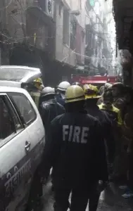 Fábrica se incendia y mueren 49 personas