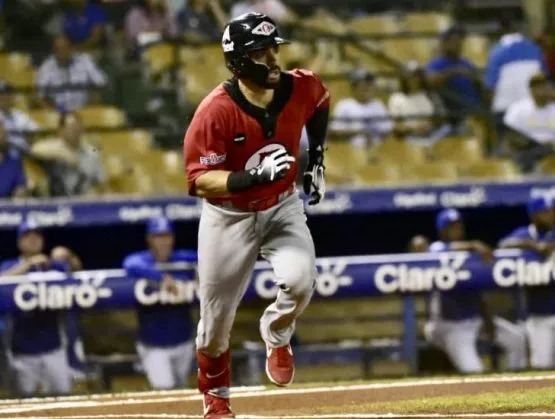 Leones dominan a Tigres del Licey; Gigantes triunfan