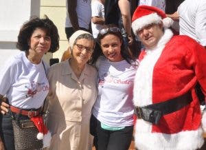 Doctor Santa visita a niños  Hospital Dr. Robert Reid Cabral