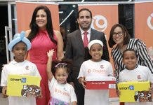 Payless dona 500 zapatos a niños de dos fundaciones