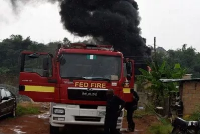 Confundió el agua bendita con gasolina