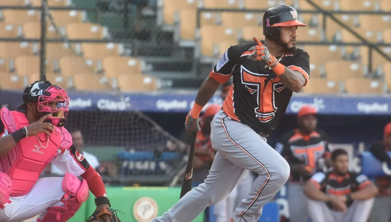 Toros derrotan a Leones; quedan solos segundo lugar