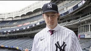 Cole afeitado en presentación del  Yankee Stadium