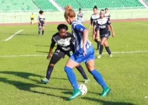 Bob Soccer se impone a los Delfines inicio fútbol femenino