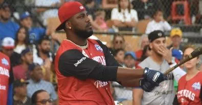 Franmil Reyes no jugará por la falta de permiso