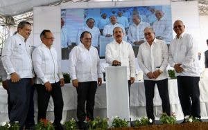 Danilo Medina asiste a inicio de operaciones Parque Eólico Los Guzmancito