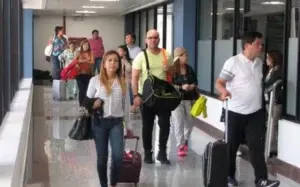 Venezolanos ven “golpe bajo” medida de la Cancillería de pedir visado