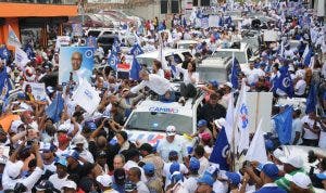 Abinader, Faride y Carolina recorren Distrito Nacional