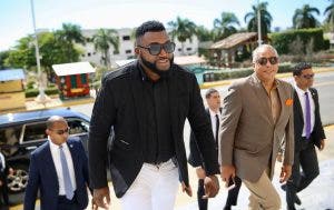 «Estamos bien gracias a Dios», únicas palabras de David Ortiz tras reunirse con Danilo Medina en Palacio