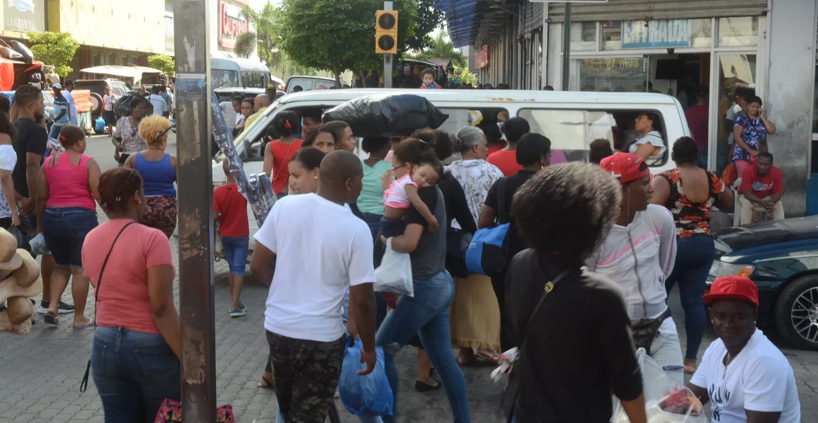 Víspera Nochebuena dinamiza comercio y el transporte