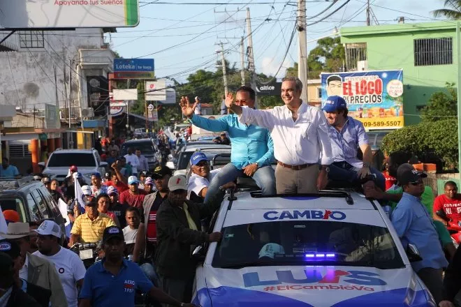 ABINADER Y PALIZA ENCABEZAN CARAVANA Y PROCLAMAN CANDIDATOS MUNICIPALES EN COMUNIDADES PARTE OESTE DE PUERTO PLATA