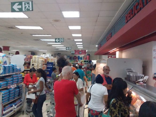 Ciudadanos abarrotan tiendas y establecimientos de Puerto Plata previo a la Nochebuena