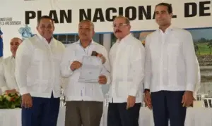 Gobierno entrega 759 títulos de parcelas a productores de Baoba del Piñal