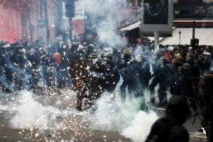 Huelga masiva por pensiones paraliza transporte en Francia