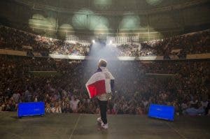 Ricardo Montaner deleita fanáticos con su primer concierto como dominicano