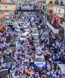 Así va la marcha caravana la tarde de este domingo.