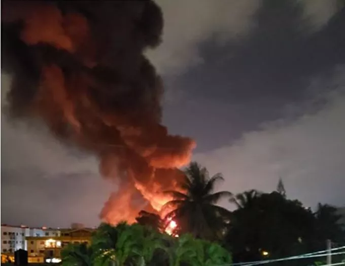 Incendio afecta empresa en Villa Aura de Santo Domingo Oeste