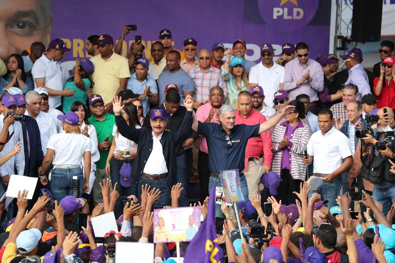 Video: Danilo Medina y Gonzalo Castillo encabezan marcha caravana del PLD