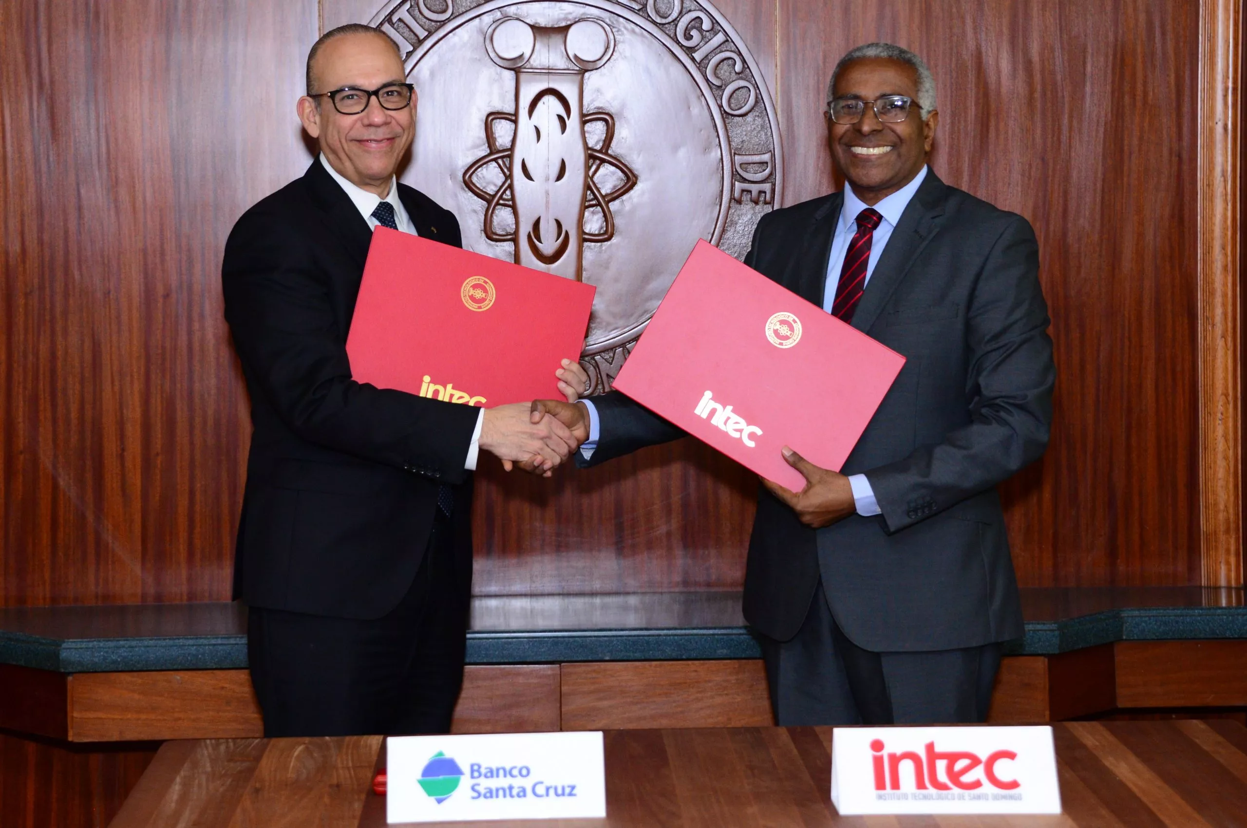 INTEC y Banco Santa Cruz suscriben  alianza para la formación de talentos