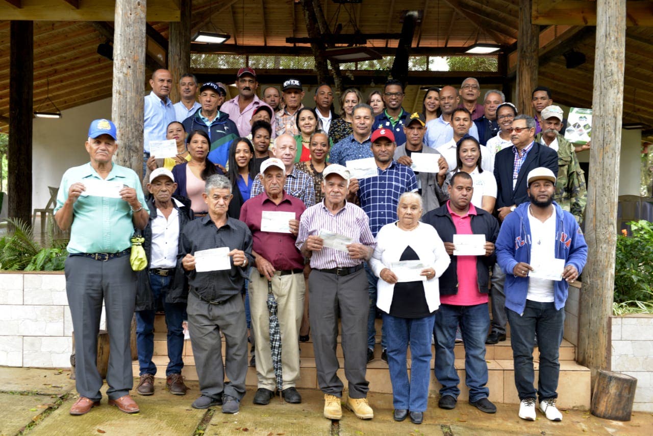 Ambiente, Coraasan y Egehid entregan pagos por servicios ambientales en Yaque del Norte
