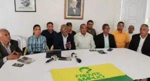 Frente Amplio presenta a sus candidatos municipales en Santiago