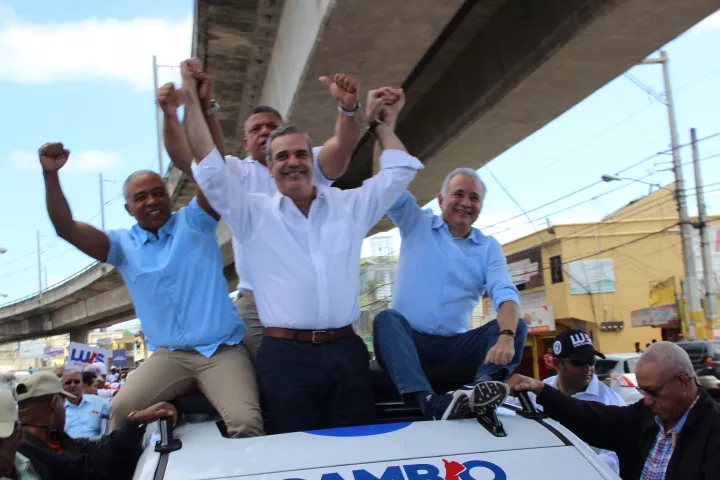 Luis Abinader proclama a Francisco Fernández y El Gringo candidatos a alcalde de SDN y La Victoria