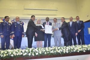 Senado y la IDAC reconocen a presidente de OACI por aportes a sector aéreo