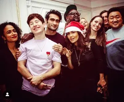 Salma Hayek publica saludo navideño con su nueva familia en “The Eternals»