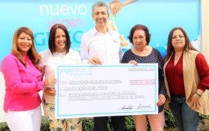 Yogen Früz entrega donativo anual a Mujeres Solidarias