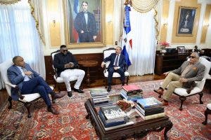 Presidente Medina está reunido con David Ortiz en Palacio Nacional