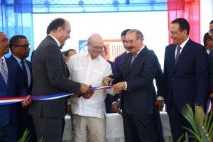 Presidente Danilo Medina entrega Centro de Investigación del Politécnico Loyola