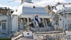 Tres imágenes icónicas del terremoto de Haití que en 2010 causó más de 300 mil muertes (y cómo está el país 10 años después)