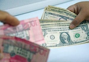 Control de dólar genera tensión en el mercado