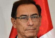 Vizcarra supera grave crisis política y seguirá como presidente de Perú