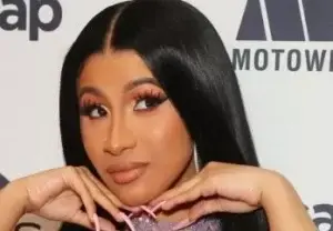 Cardi B ofrece 10,000 dólares a quien ofrezca información sobre autores de lanzarle  «ácido del diablo» a joven