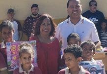 TV-Revista lleva juguetes niños de Arroyo Frío