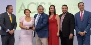 ACIS entrega Premio a la Excelencia Empresarial a   Farmacia El Sol