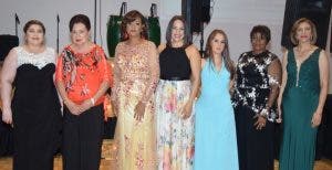 Mujeres Solidarias celebran cena de gala