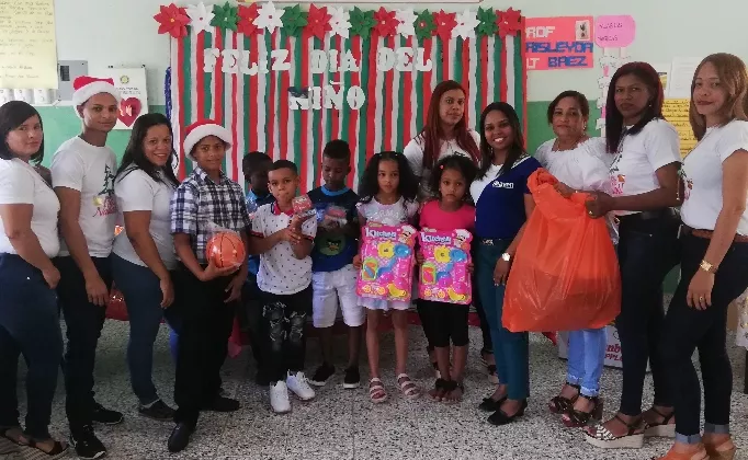 ISM celebra Día de Reyes con niños de el Caimito