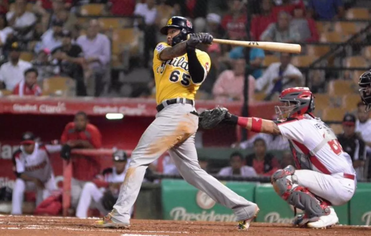 Águilas vencen a Leones y empatan con los Tigres