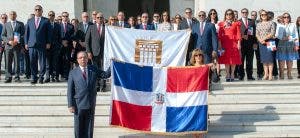 El Banco Central deposita una ofrenda floral en el Altar de la Patria